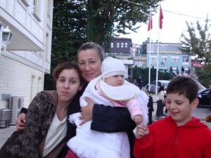 Kuzen Selin, Hala ve kuzen Işık